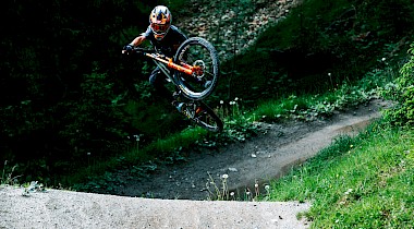 Jackson’s Bike School – So lernst du 3 einfache Tricks im Bikepark!