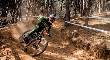 Rachel Atherton wieder auf dem Rad und strebt die Rückkehr in den Weltcup an