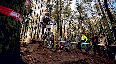 Mudfest und Race Action beim OFF SEASON RACE im Black Mountain Bikepark