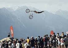 Freerider und Slopestyle Spitzensportler Szymon Godziek unterschreibt bei Berlinieros Sports Agency