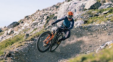 MEHR SICHERHEIT AUF DEM TRAIL: Lazers Mountainbike-Helm Coyote mit innovativer KinetiCore Technologie ausgestattet