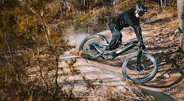 THOK E-Bikes präsentiert Gram, das innovative full-carbon e-Enduro