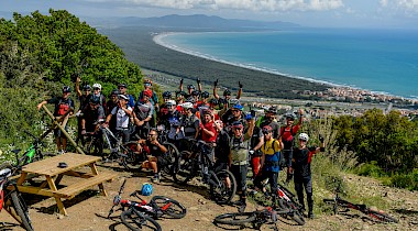 Thok E-Bikes in der Toskana: Good Vibes beim "Thok-Tribe" Event